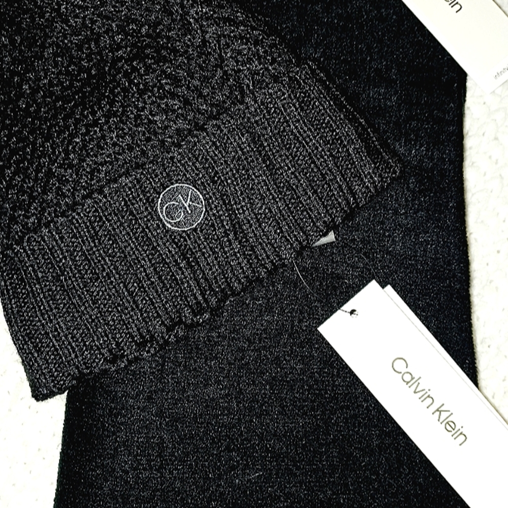 NWT* CALVIN KLEIN, INFINITY LOOP WRAP &  POM POM BEANIE IN PLUSH BLACK